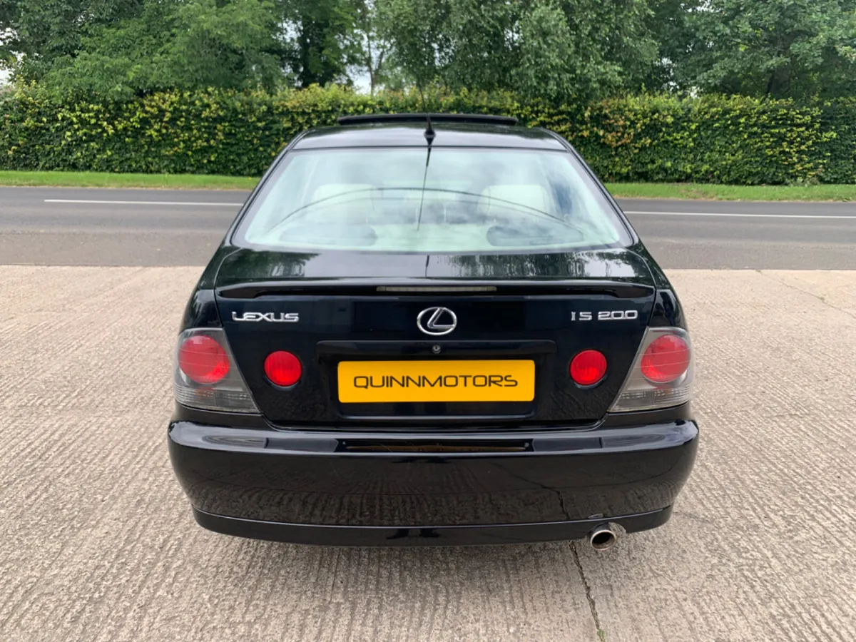 2004 LEXUS IS200 SE | SUNROOF | LEATHER - Image 4