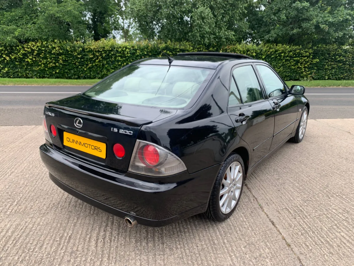2004 LEXUS IS200 SE | SUNROOF | LEATHER - Image 3