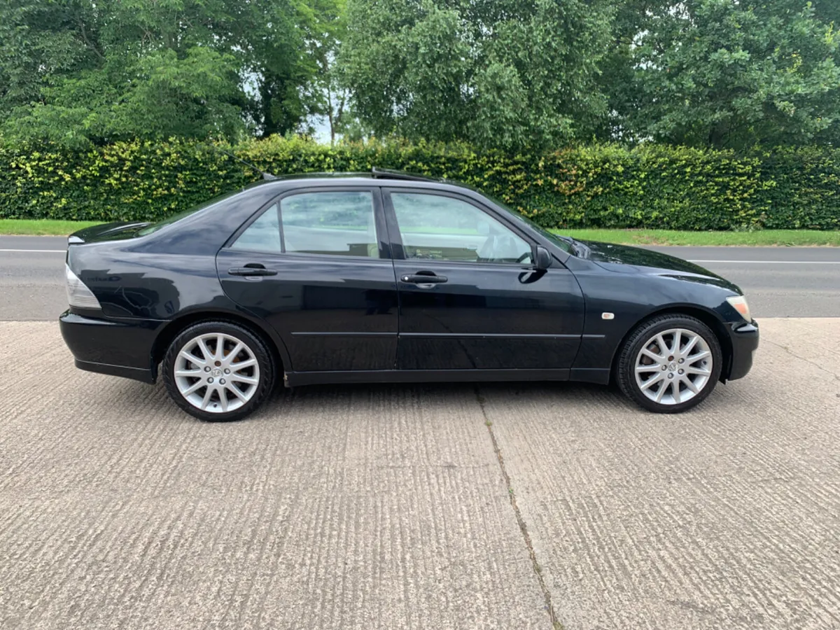 2004 LEXUS IS200 SE | SUNROOF | LEATHER - Image 2