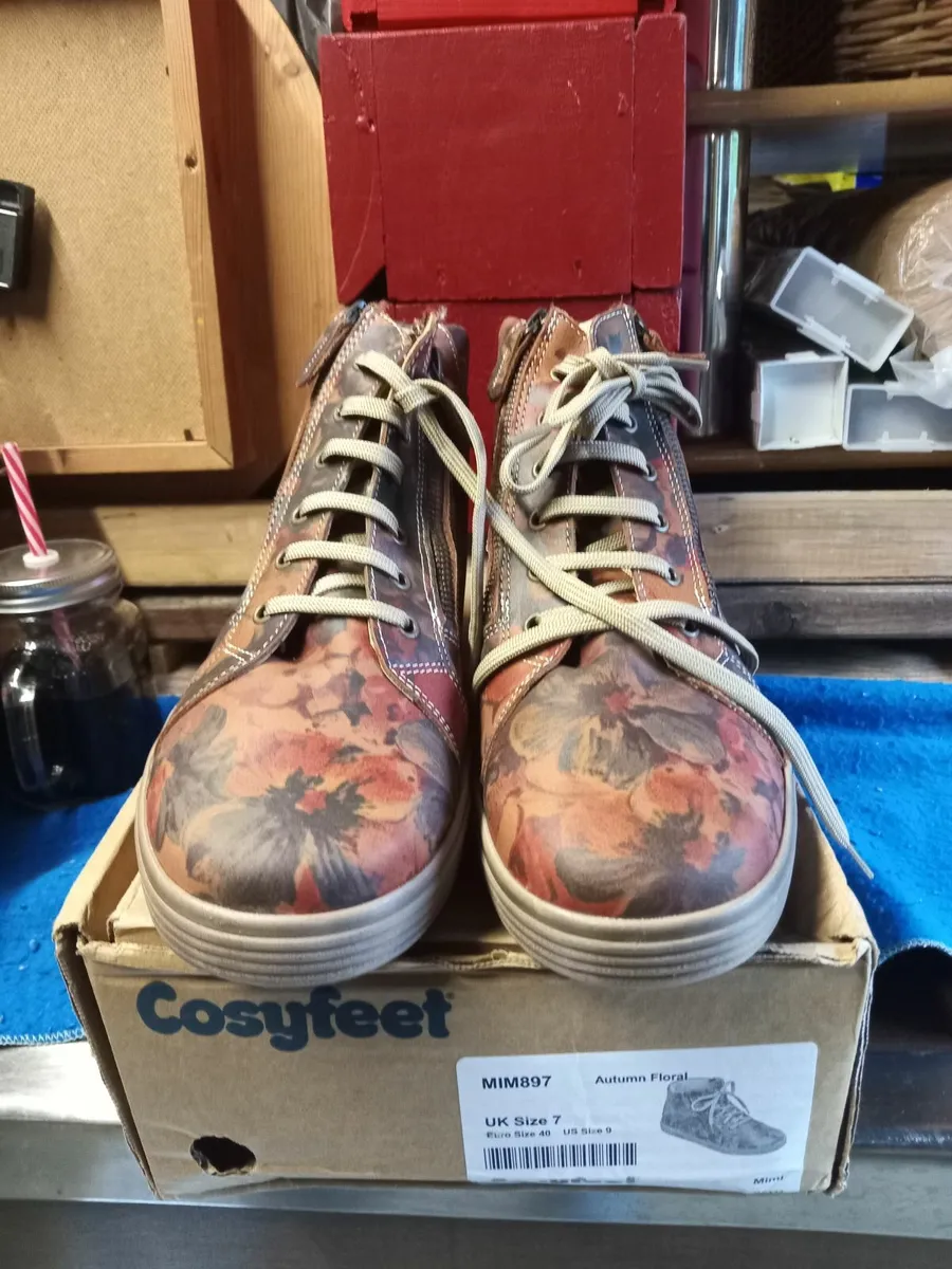 Boots - Image 4