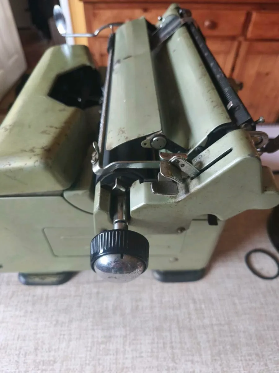 Antique type writer - Image 3