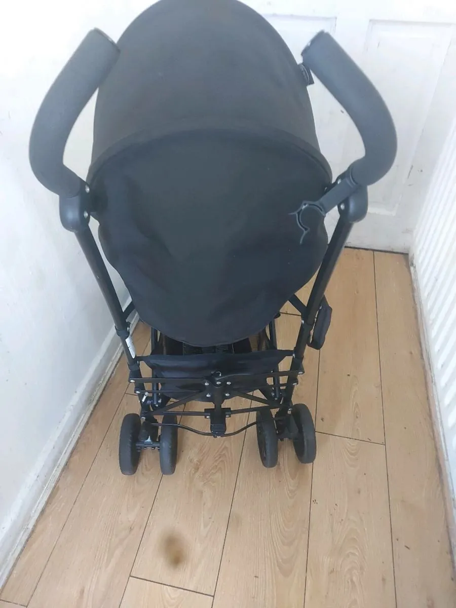 Graco  lightweight stroller - Image 2