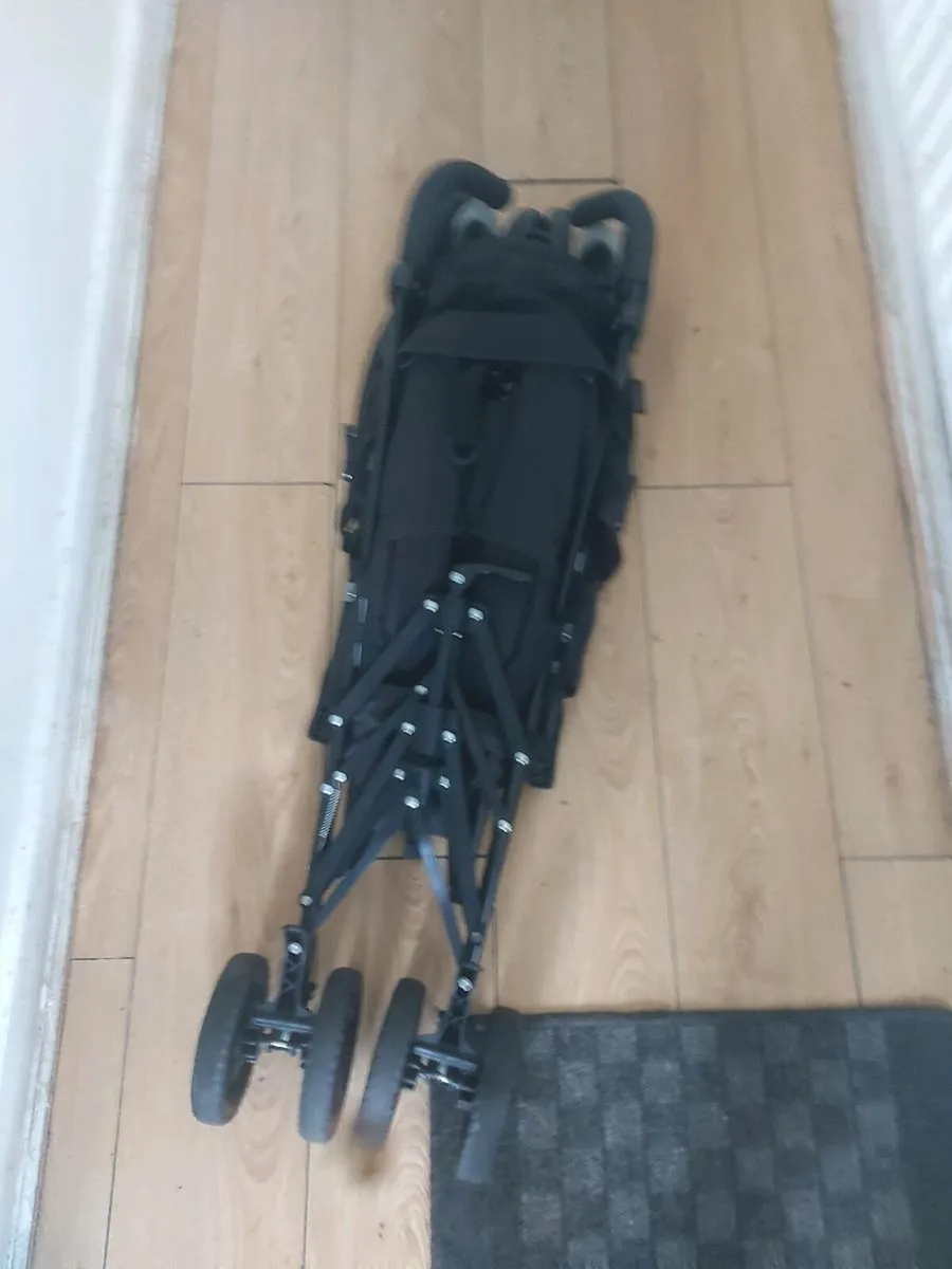 Graco  lightweight stroller - Image 3