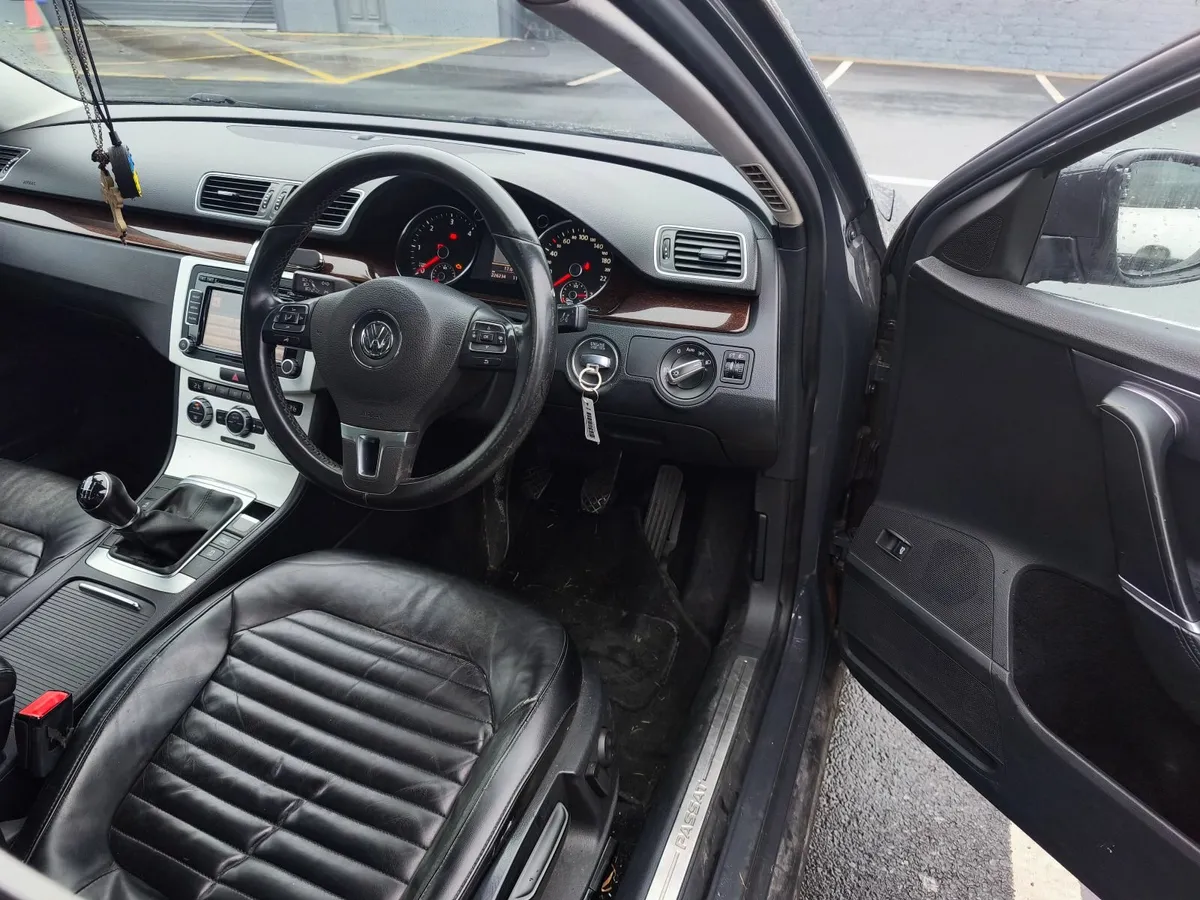Volkswagen Passat 2013 R line - Image 1