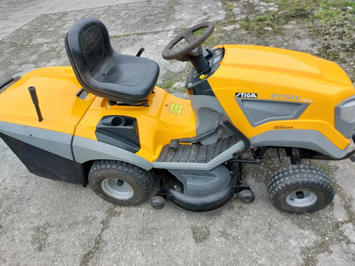 Stiga Ride-on Lawnmower - Image 3