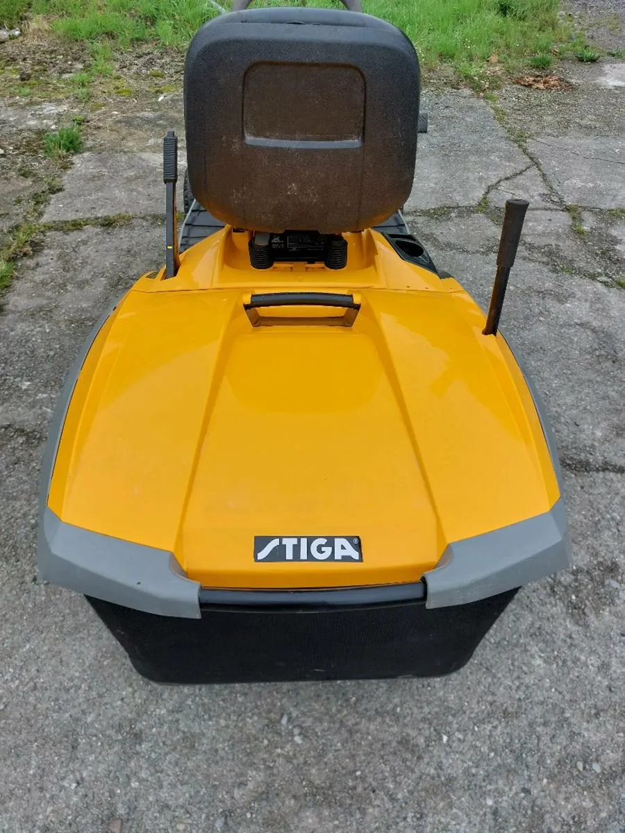 Stiga Ride-on Lawnmower - Image 4