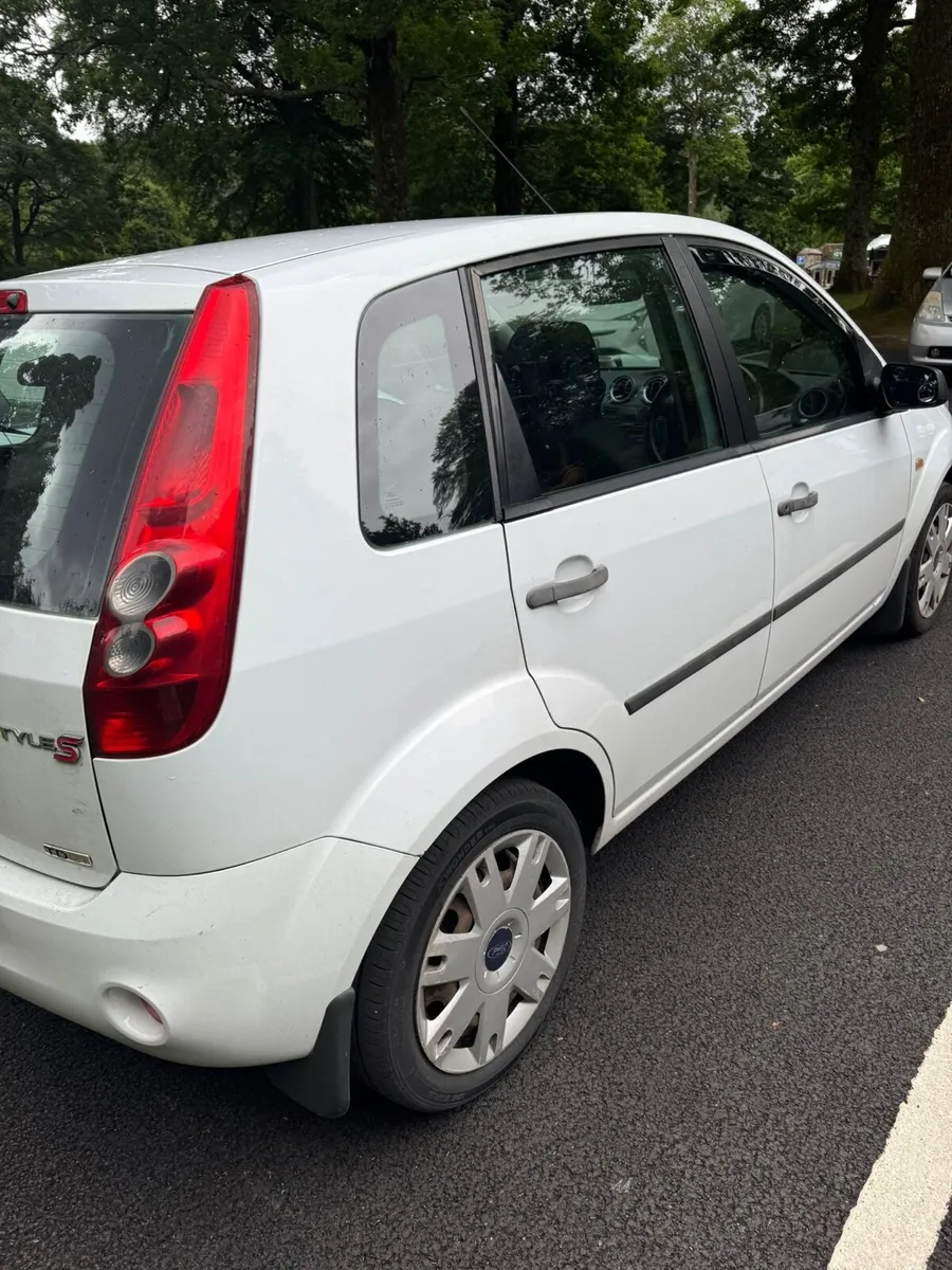 Fird fiesta 1.4 tdci €2000 - Image 4