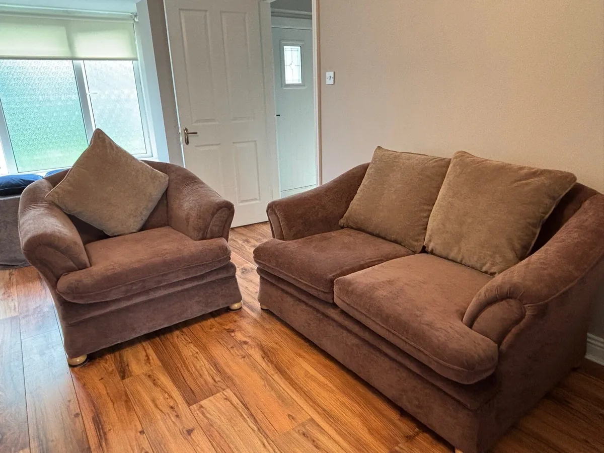 Two seater sofa and one arm chair - Image 1