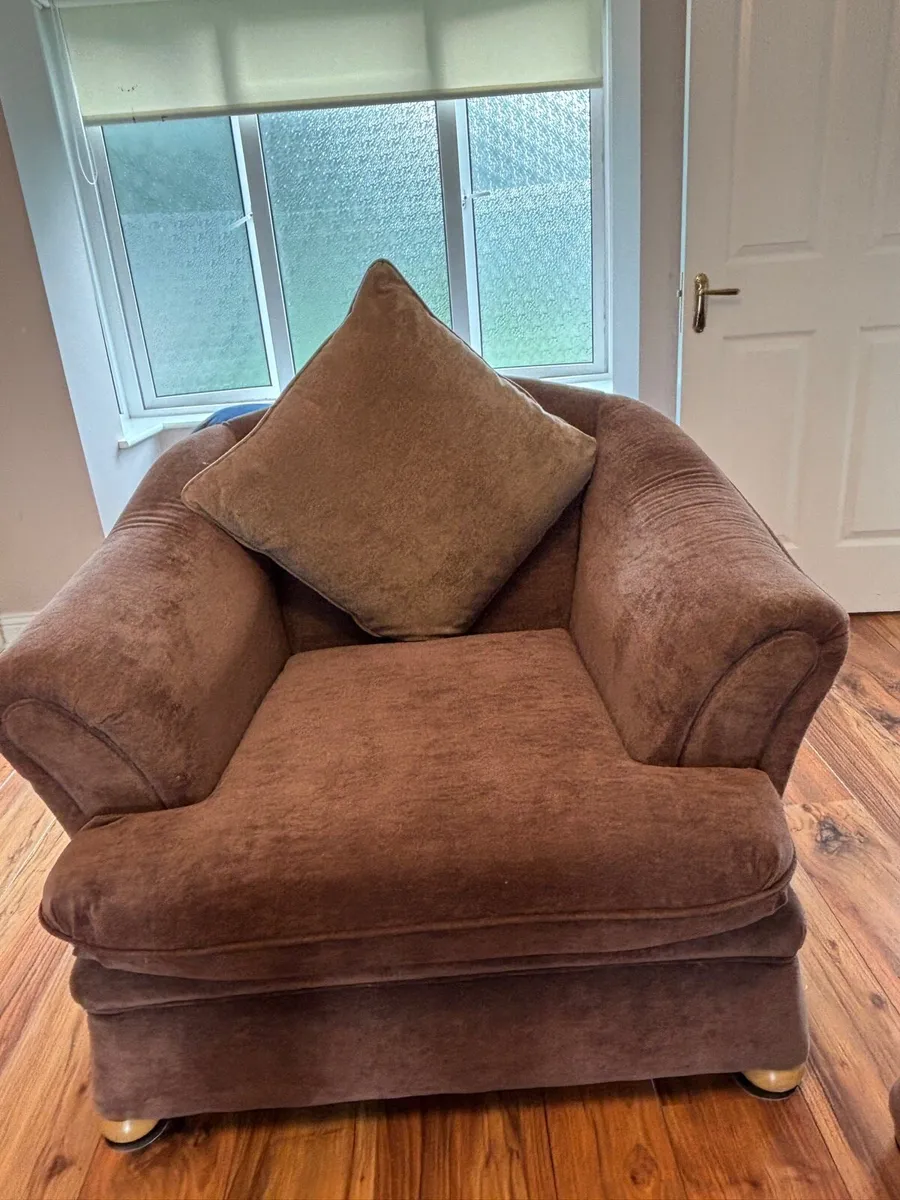Two seater sofa and one arm chair - Image 2