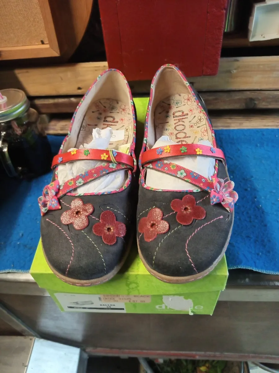 Shoes - Image 3