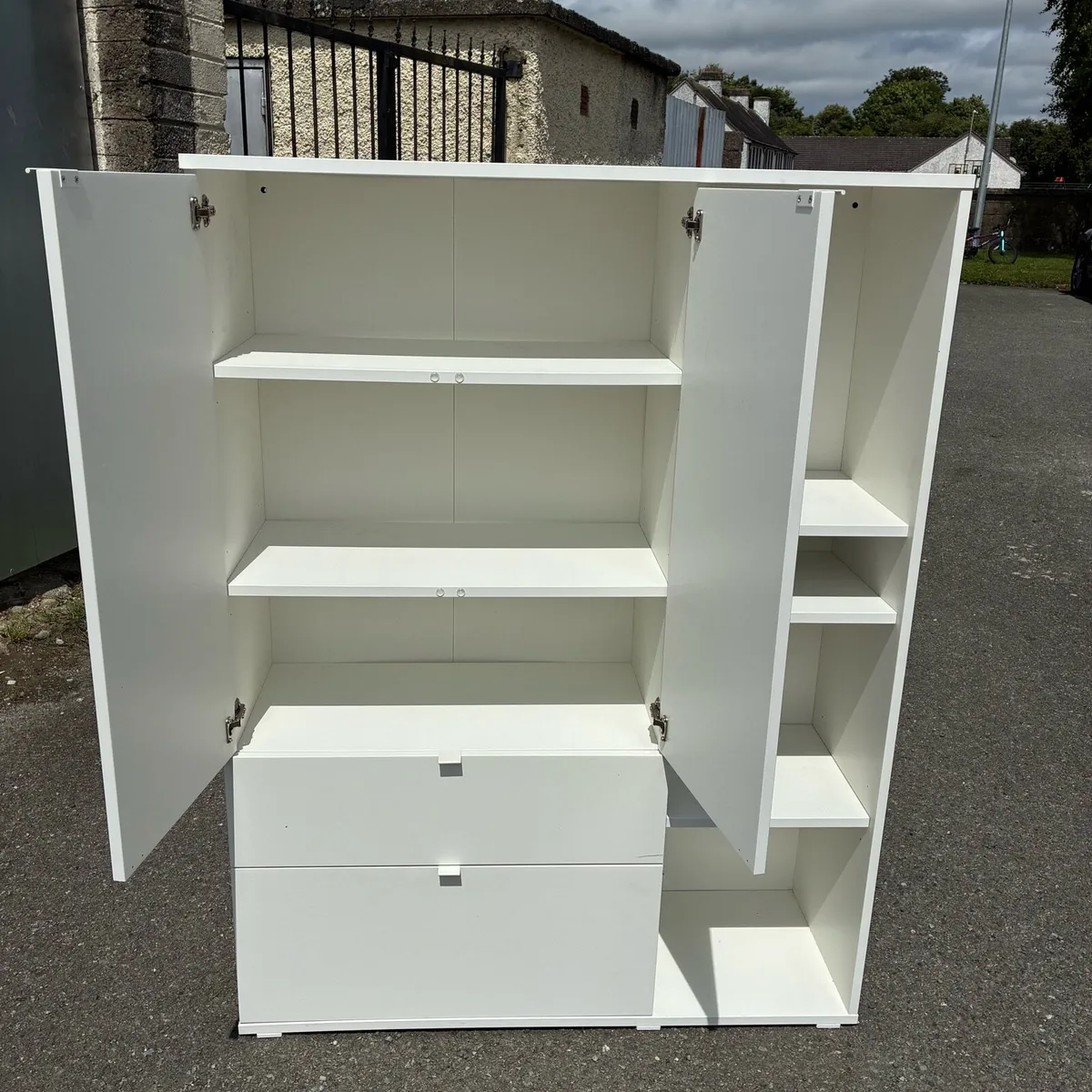White storage unit VGC!! €180 New - Image 3