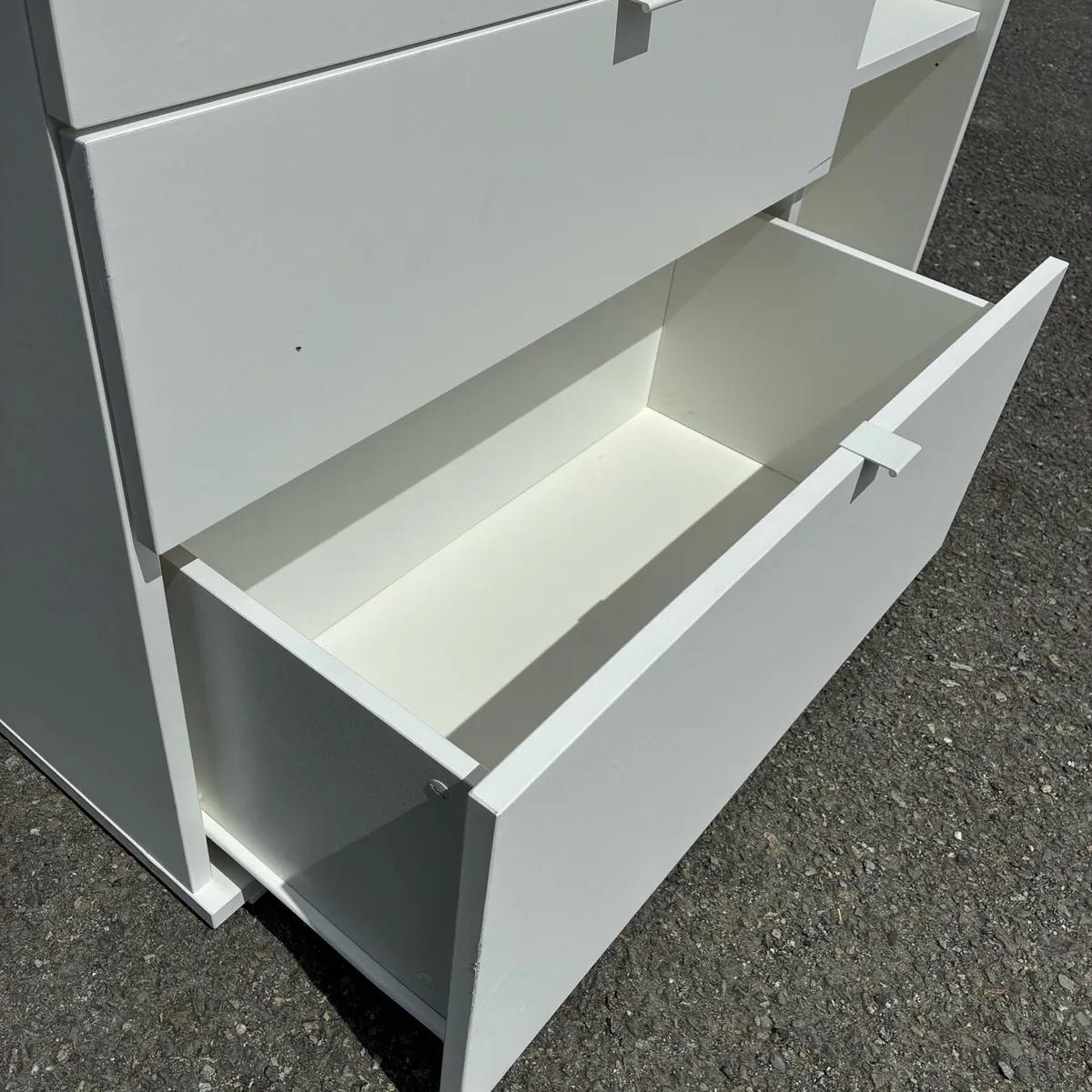 White storage unit VGC!! €180 New - Image 4