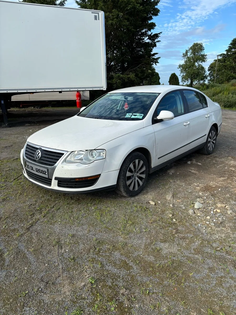 2010 Volkswagen Passat - Image 3