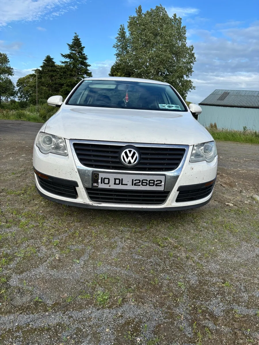 2010 Volkswagen Passat - Image 4
