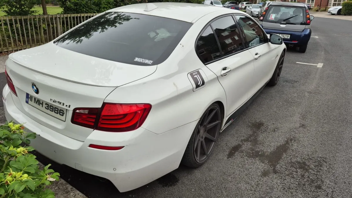 BMW 5-Series 2011 - Image 1
