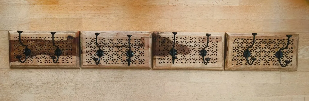 4 hand carved coat racks - Image 1