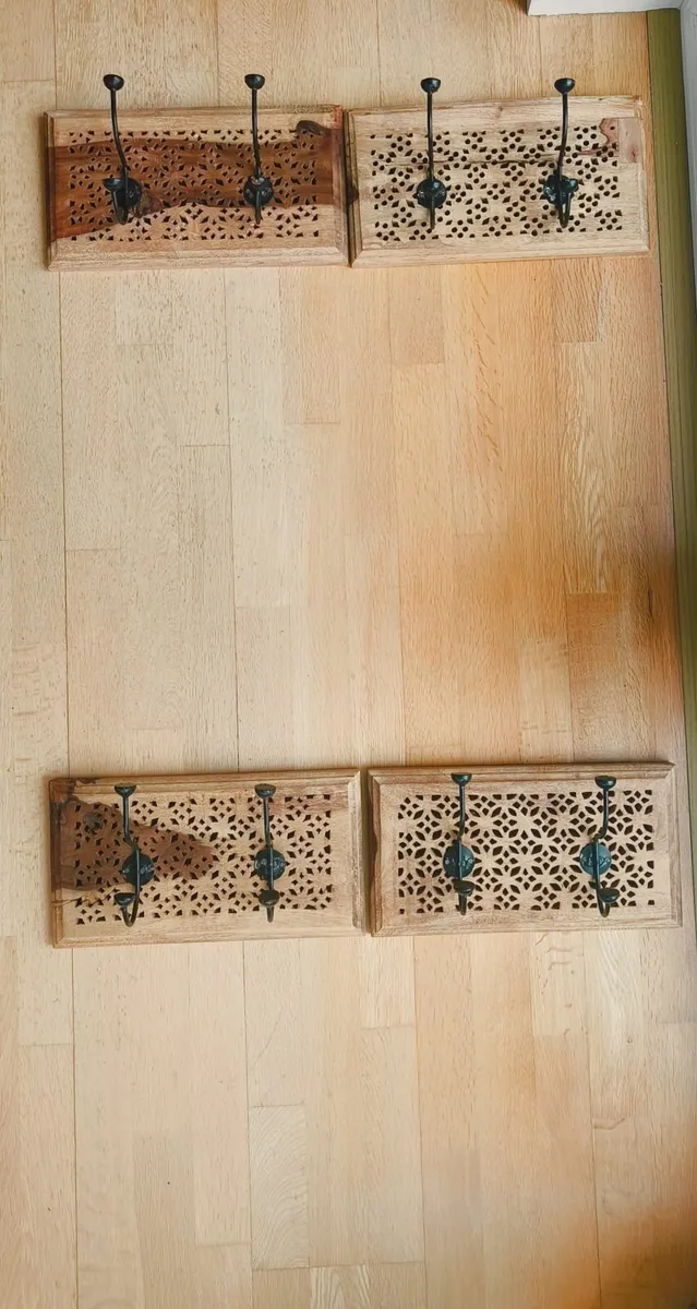 4 hand carved coat racks - Image 2