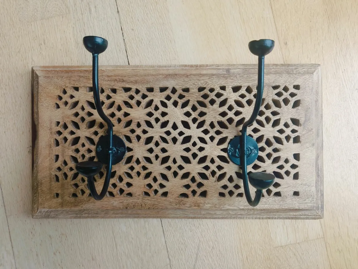 4 hand carved coat racks - Image 3