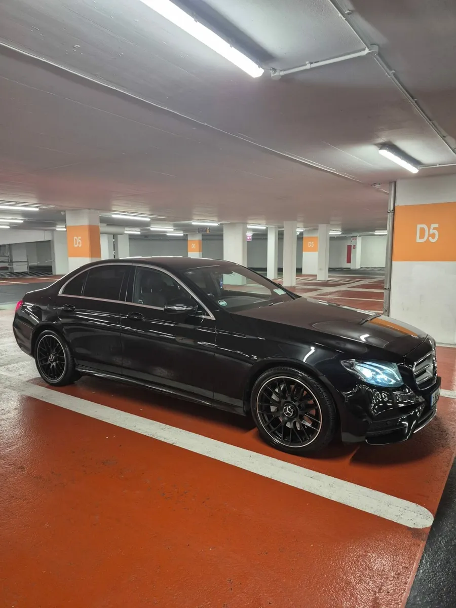 182 E220 Mercedes-Benz AMG-Line Premium Plus - Image 1