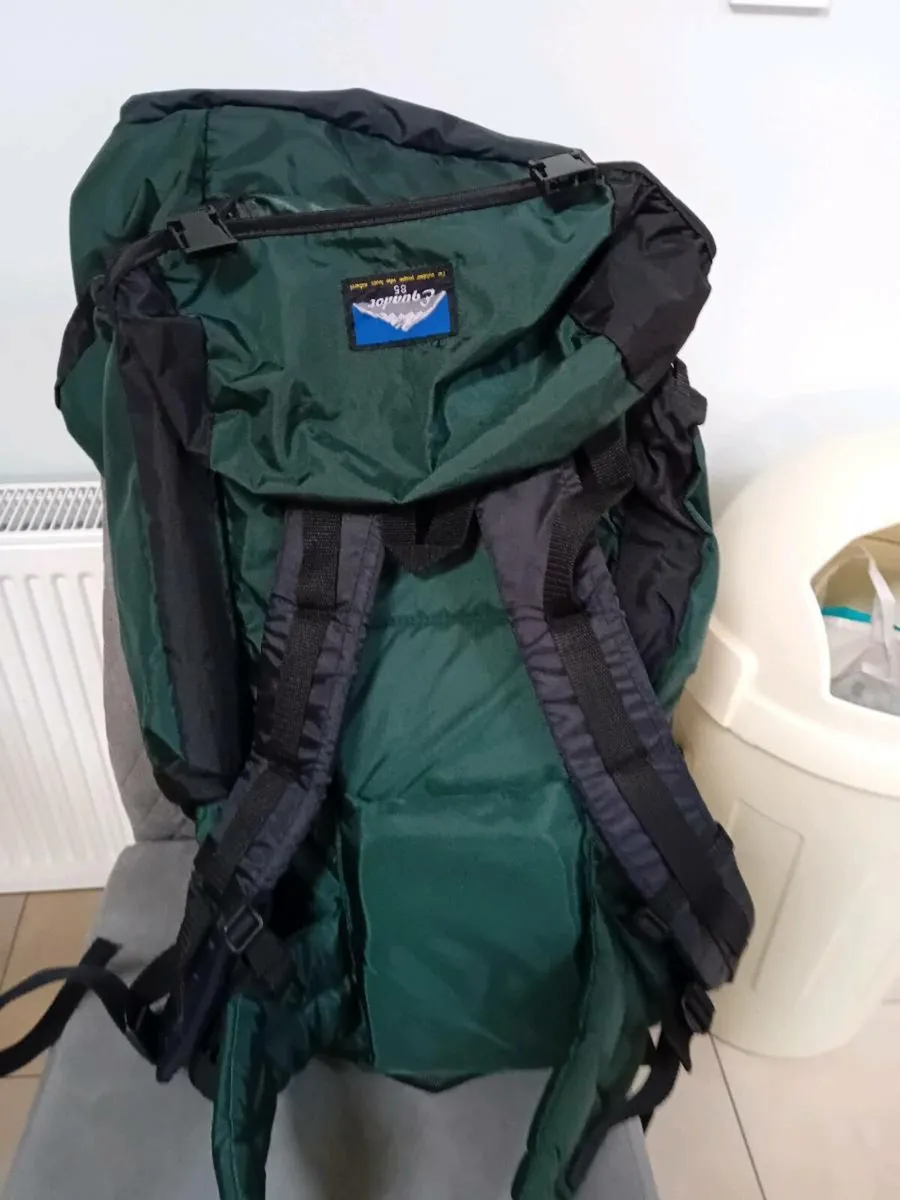 EQUADOR HIKING BACK PACK. LIKE. NEW - Image 1