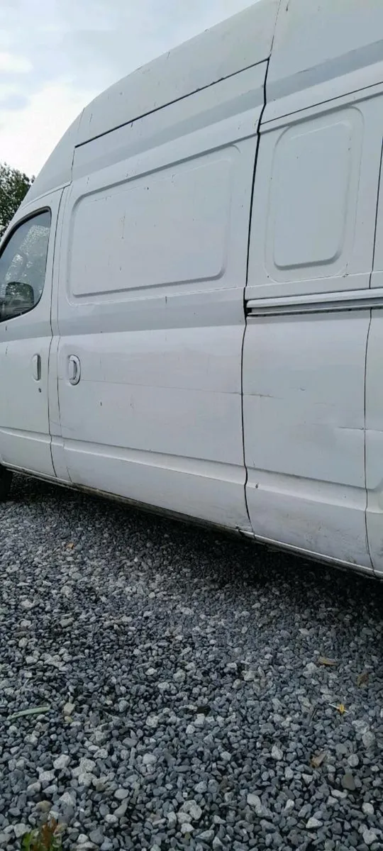 Van - Image 2