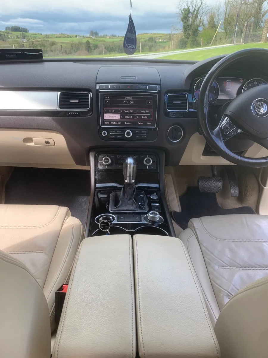 Volkswagen Touareg 2018 - Image 2