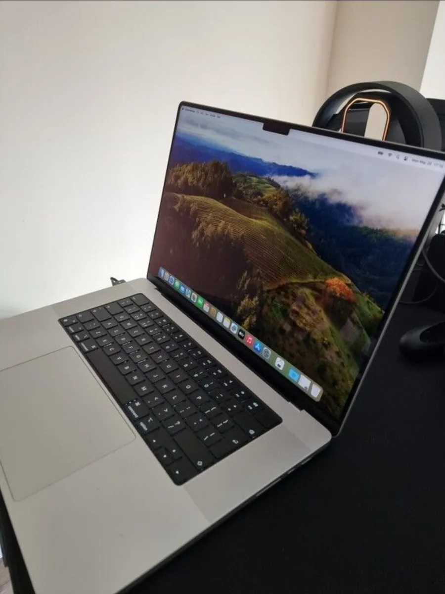 MacBook Pro M3 Pro - Image 2