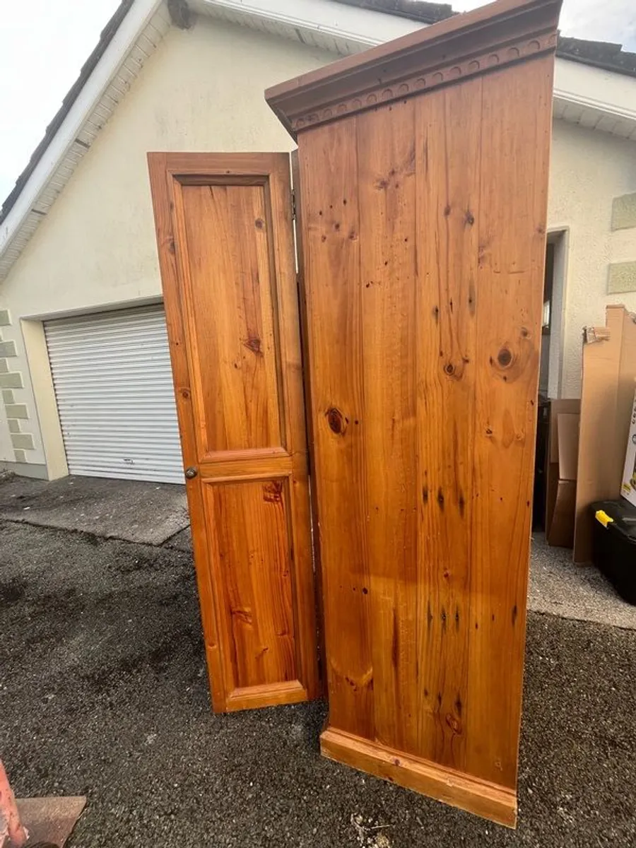 2 Wardrobes and free standing mirror - Image 3