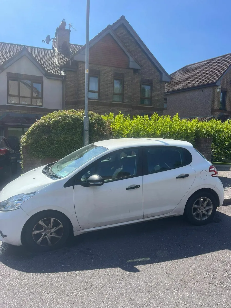 Peugeot 208 - Image 1
