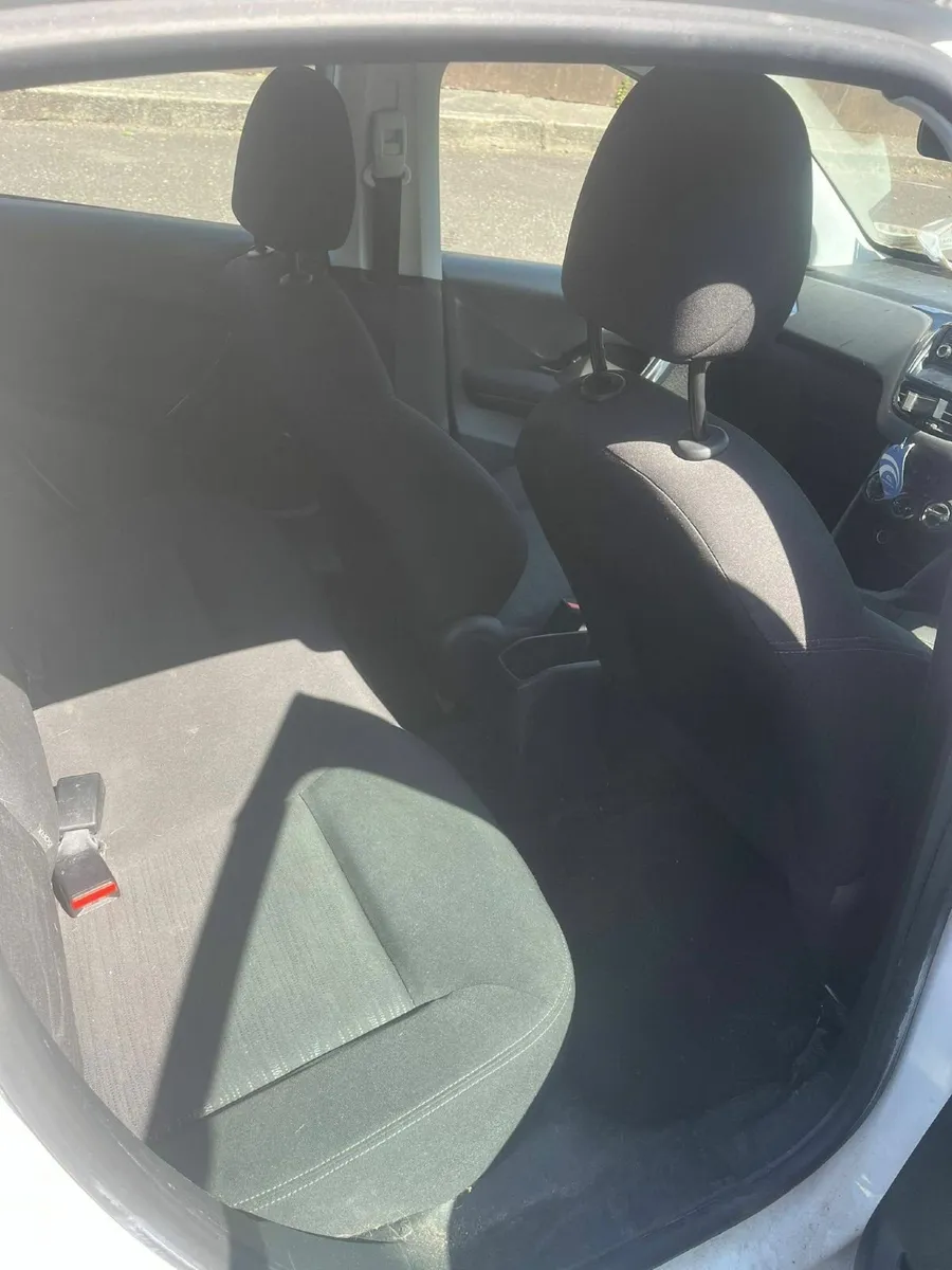 Peugeot 208 - Image 2