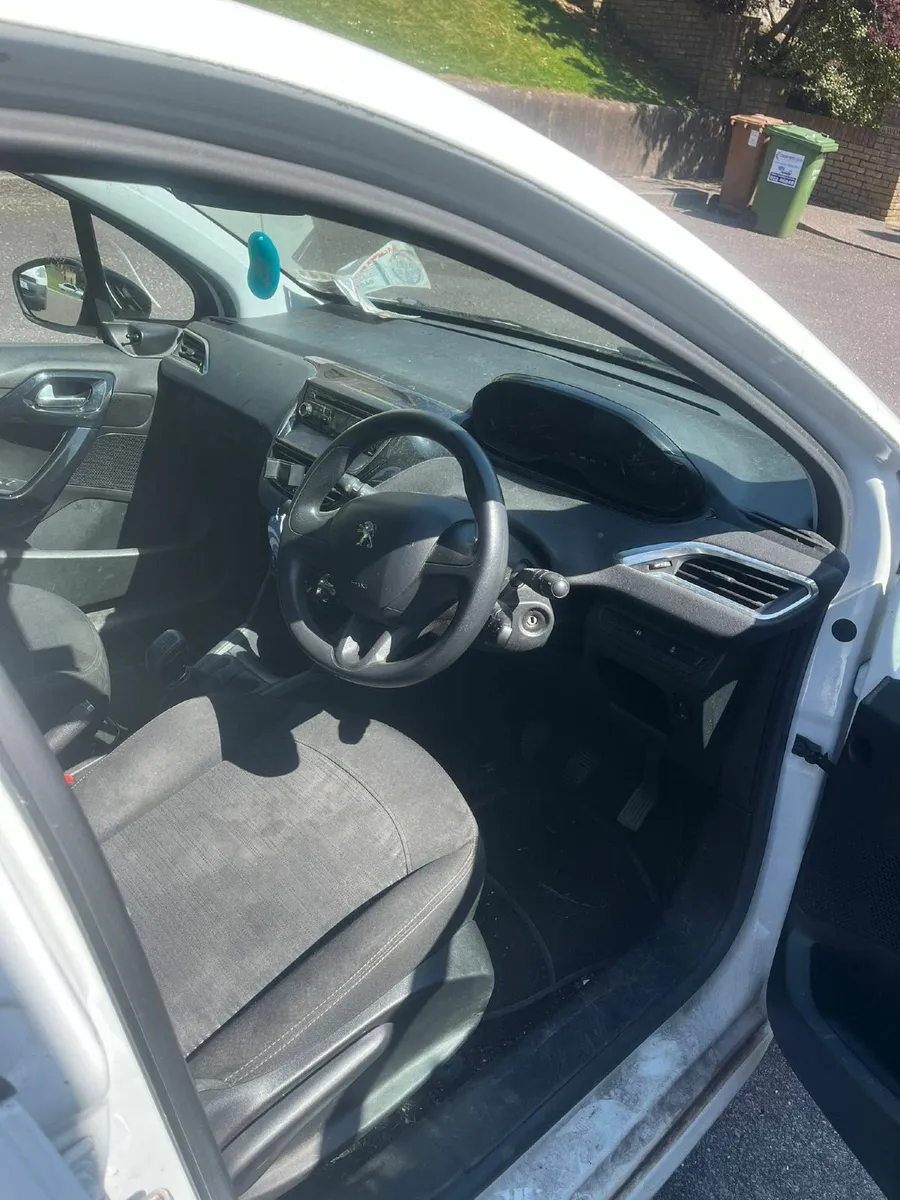Peugeot 208 - Image 3