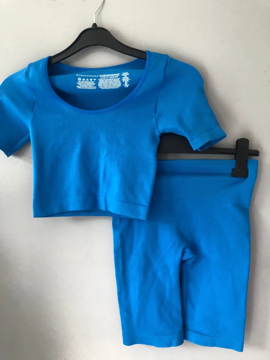 Ladies two piece size XS €5 - Image 1