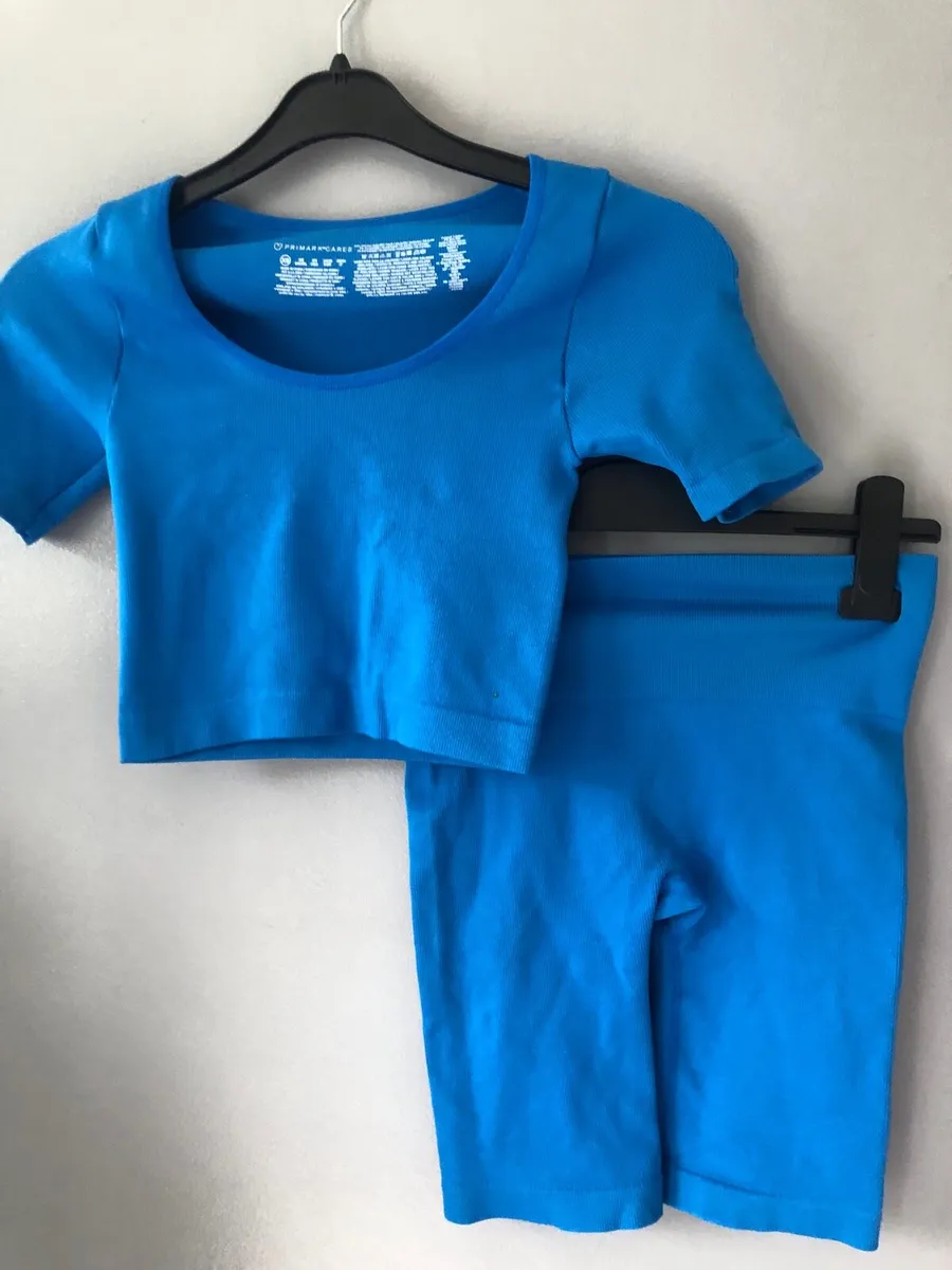 Ladies two piece size XS €5 - Image 2