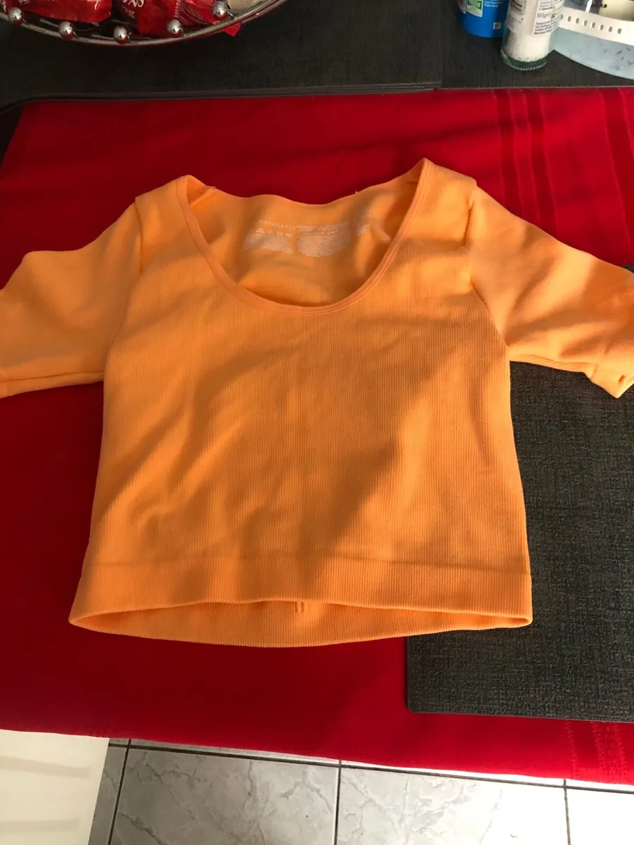 Ladies top size XS €3 - Image 2