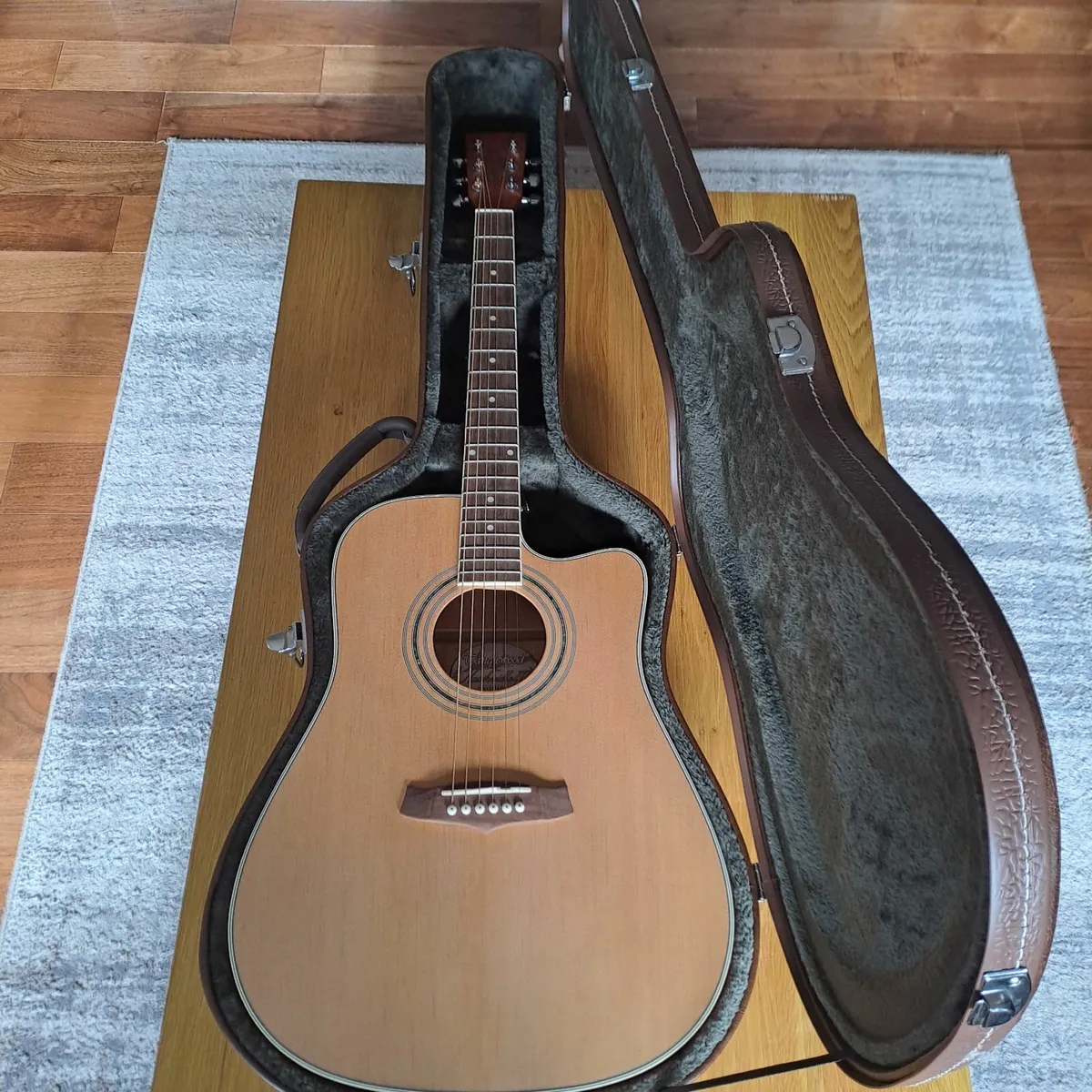 Guitar - Image 2