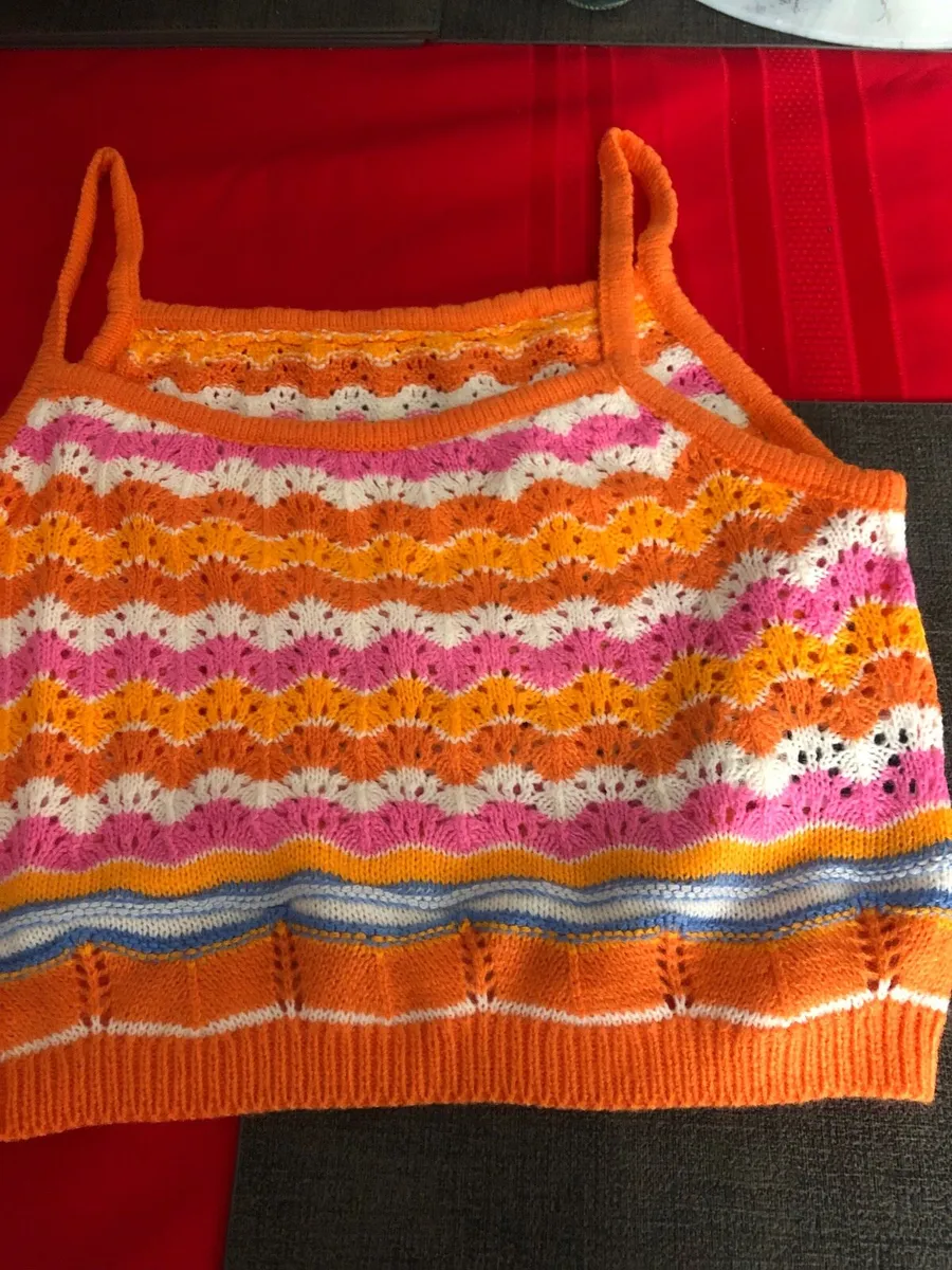 Ladies top size S €3 - Image 4