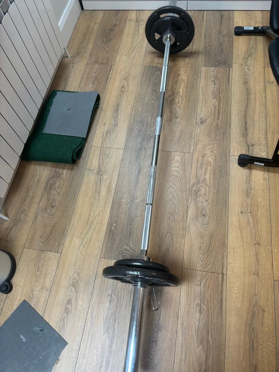 Olympic 7ft Barbell Weight Bar & 30kg Plates - Image 1