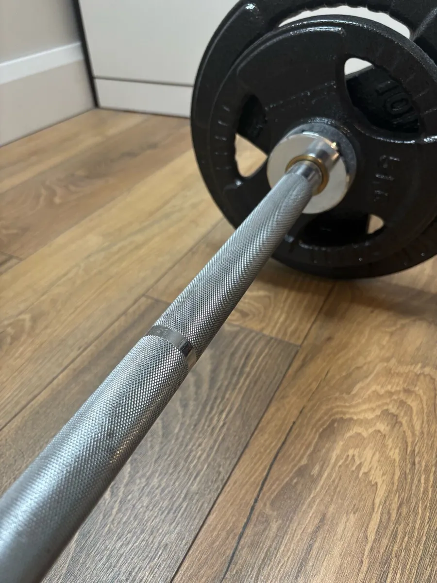 Olympic 7ft Barbell Weight Bar & 30kg Plates - Image 3