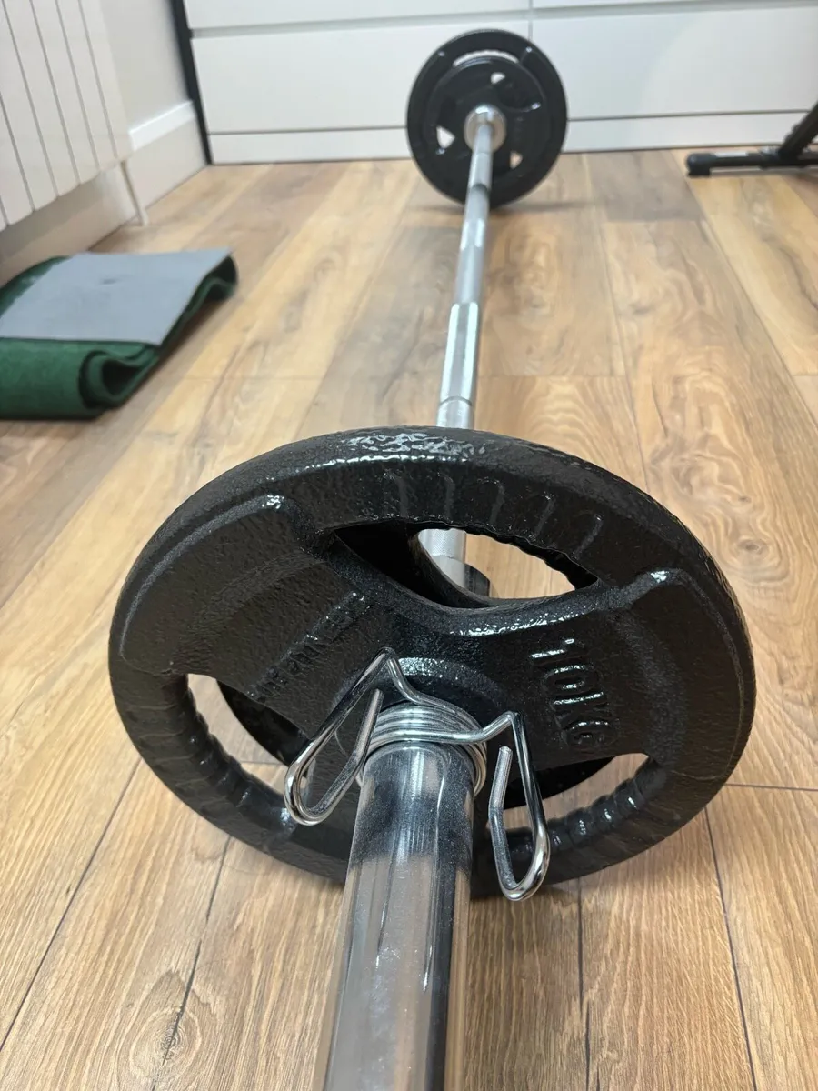 Olympic 7ft Barbell Weight Bar & 30kg Plates - Image 4