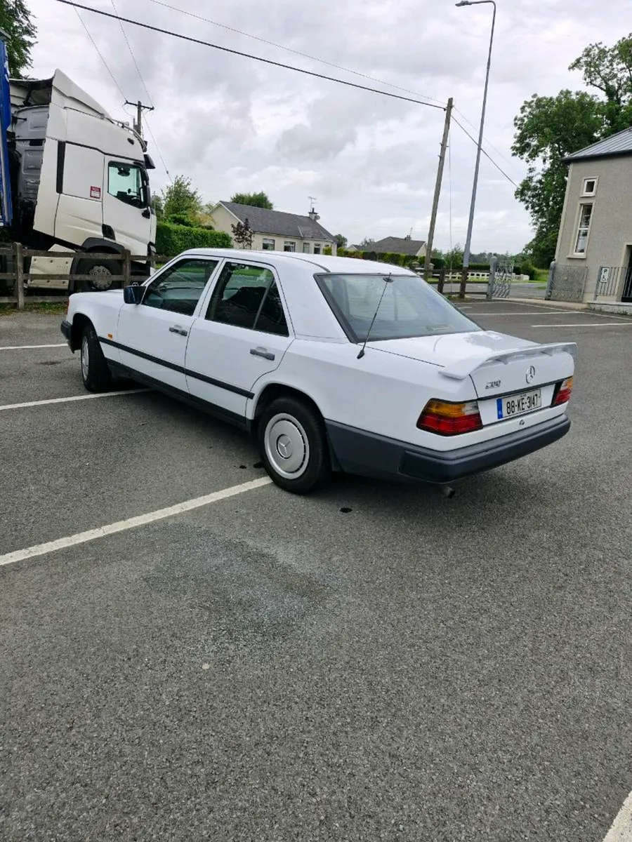 Mercedes 200 - Image 2