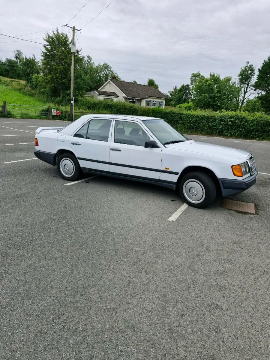 Mercedes 200 - Image 4