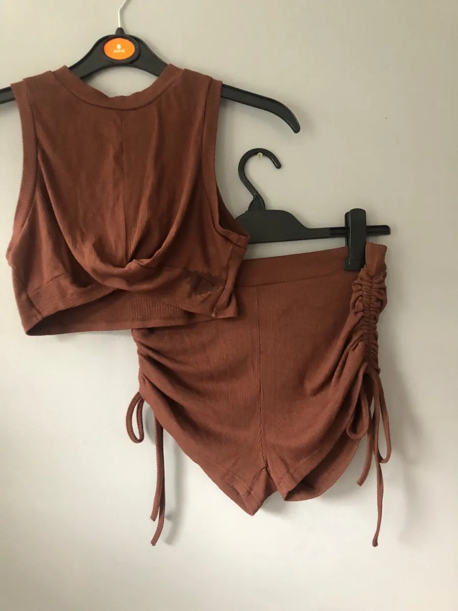 Ladies two piece suit size S €5 - Image 1