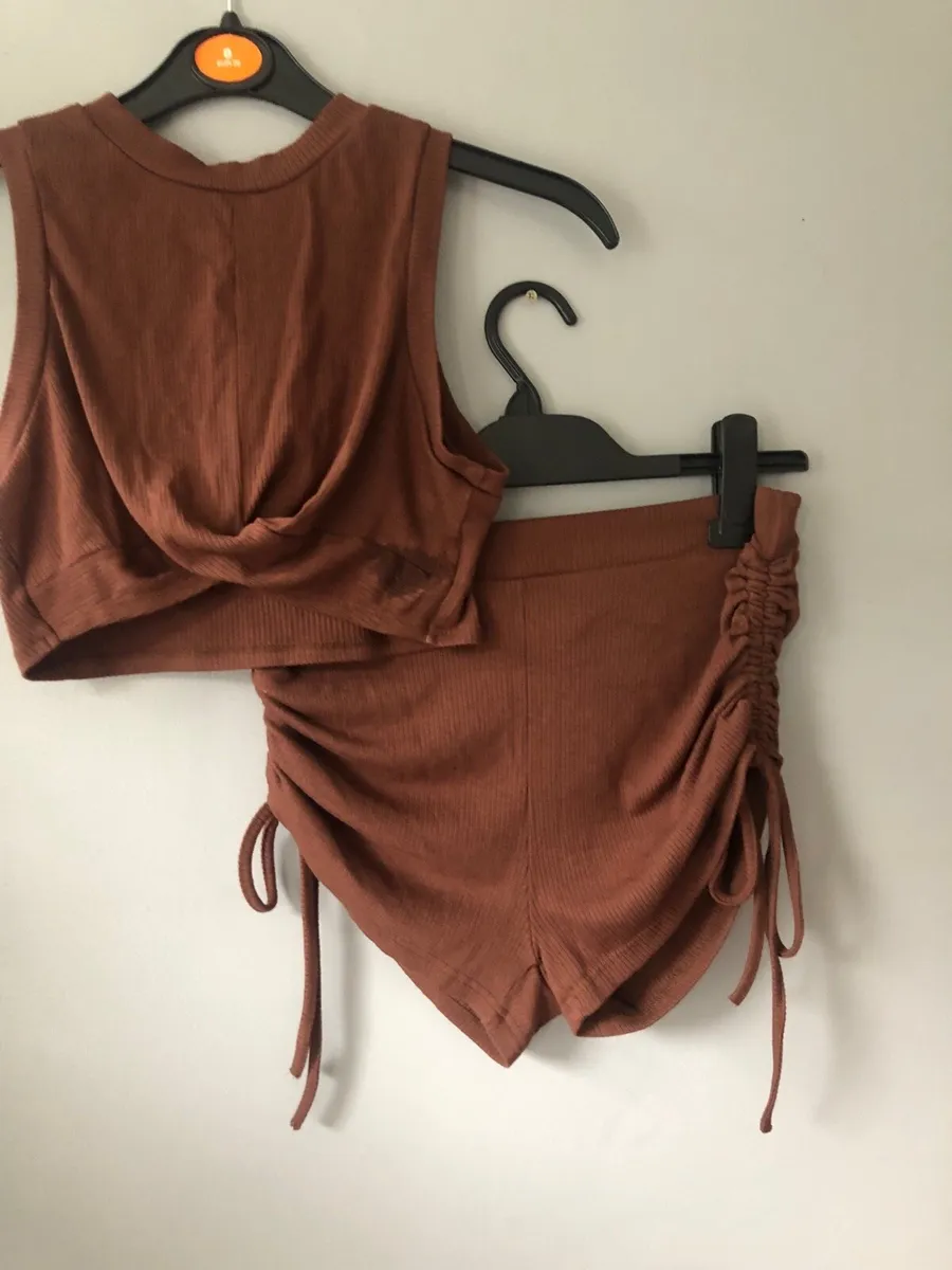 Ladies two piece suit size S €5 - Image 2