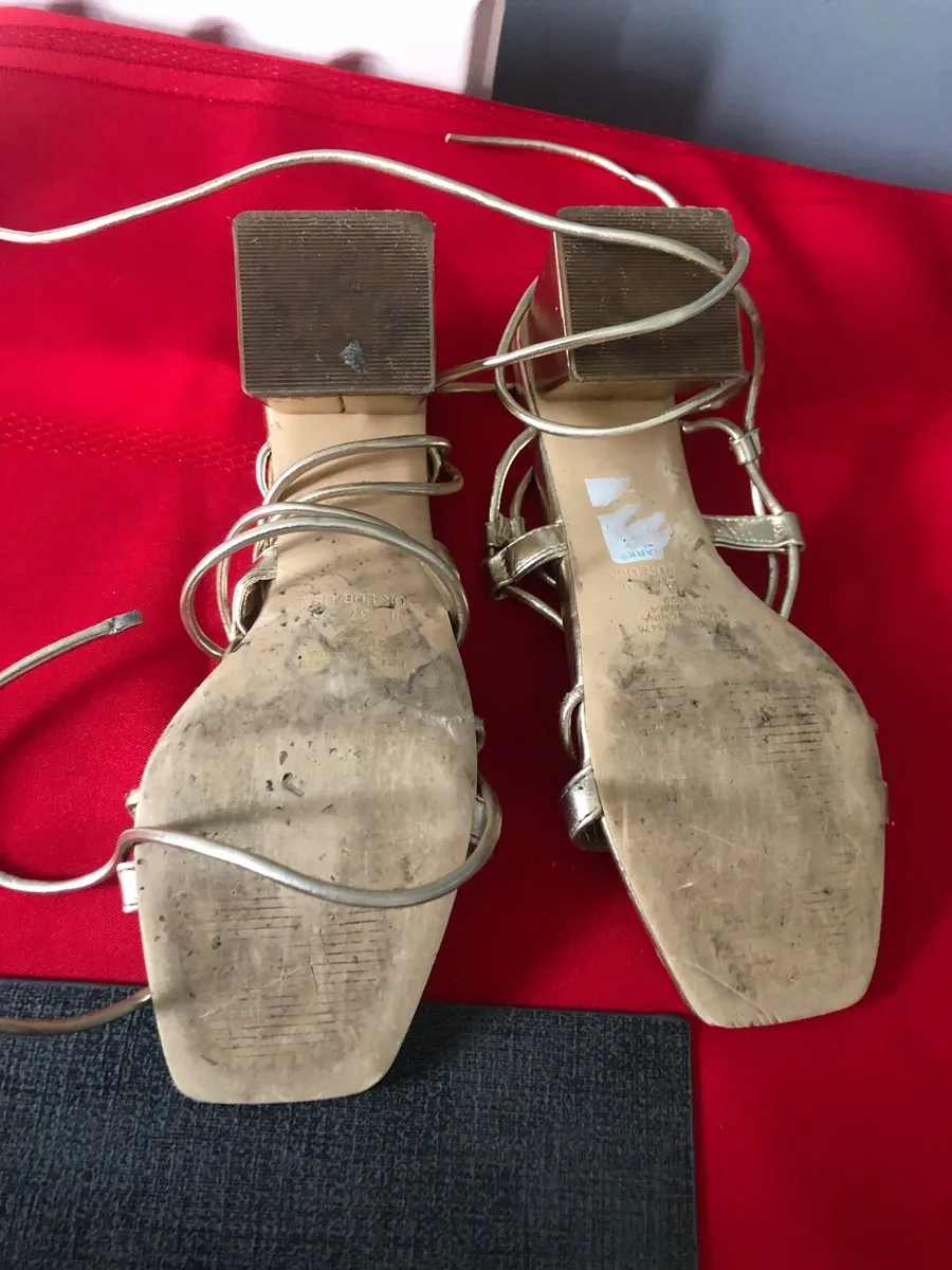 Ladies gold shoes size 4 €8 - Image 2