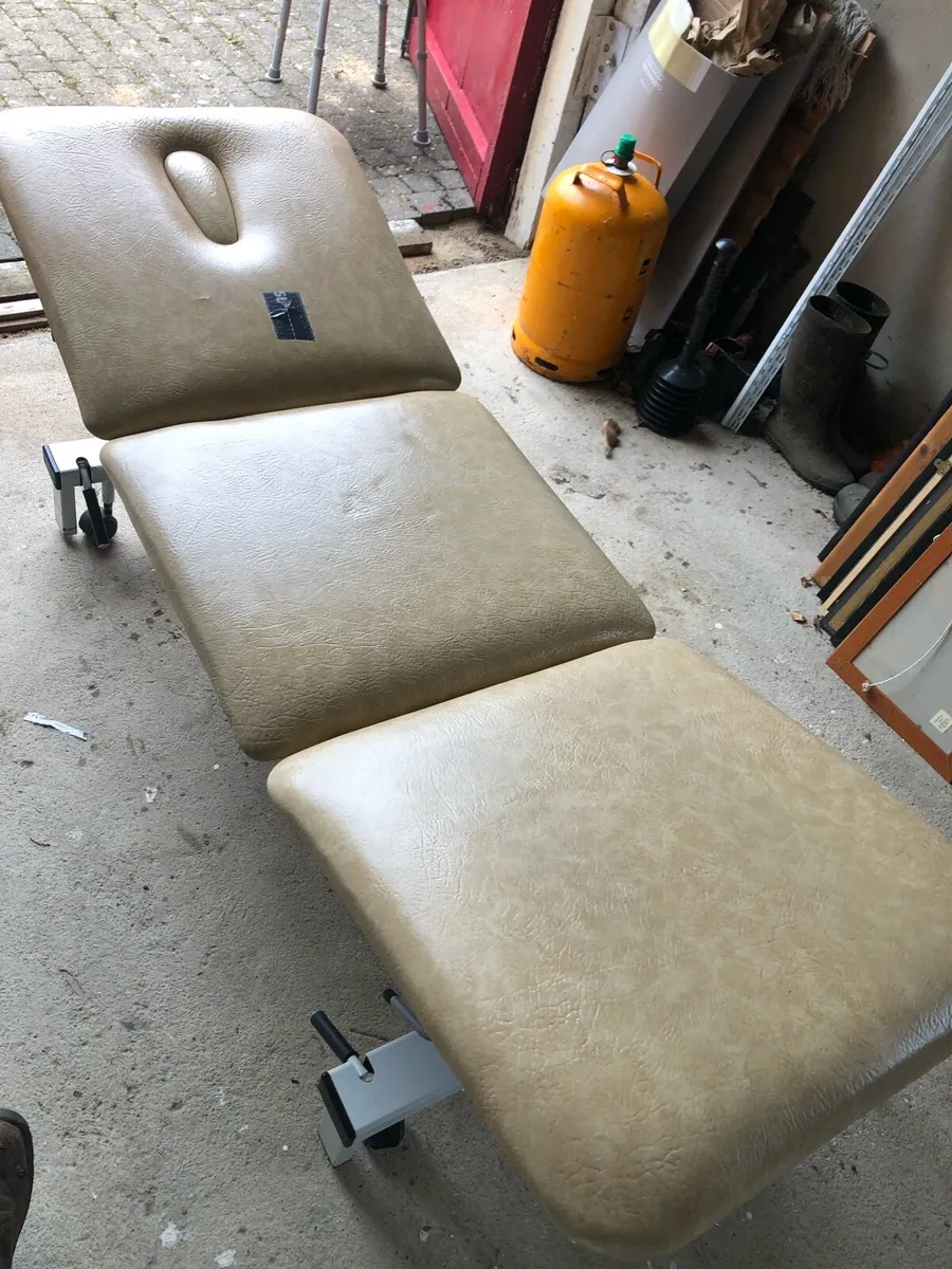 Treatment table - Image 1
