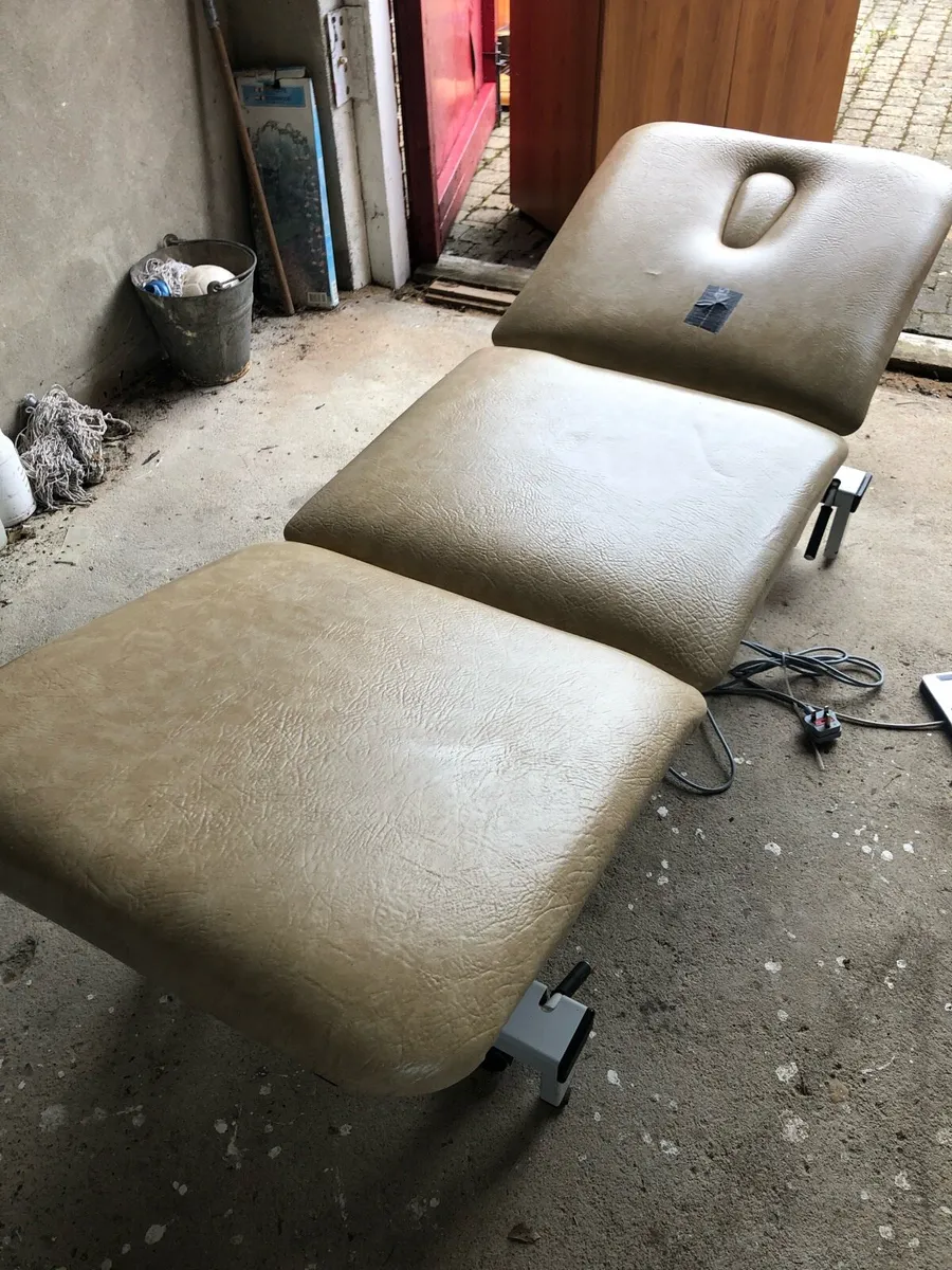Treatment table - Image 2