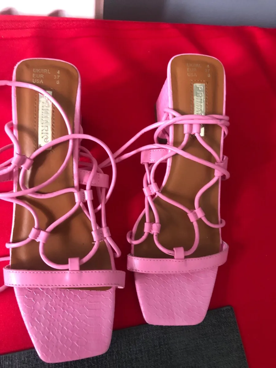 Ladies pink shoes size 4 €8 - Image 1