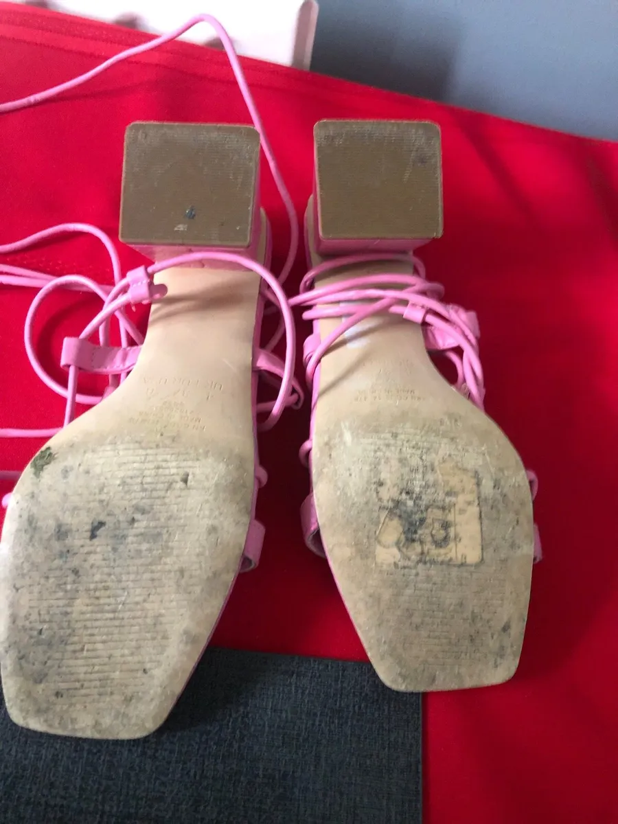 Ladies pink shoes size 4 €8 - Image 2