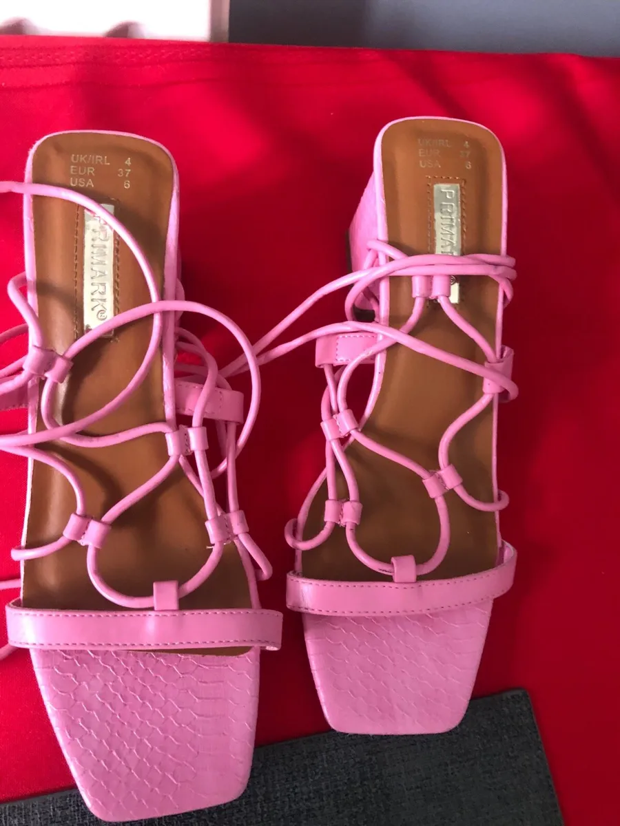 Ladies pink shoes size 4 €8 - Image 3