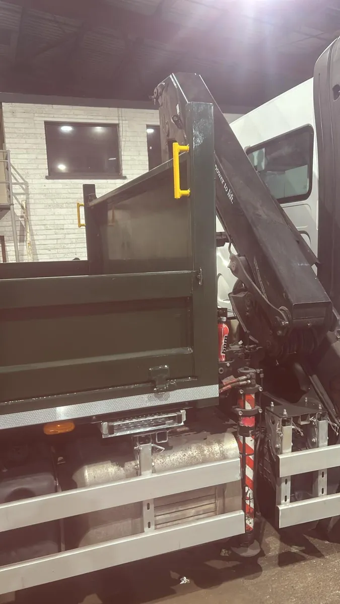 12Ton 2016/2017/2018 tipper grabs - Image 3